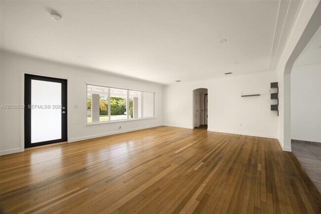 Building Photo - 7840 SW 71st Ave