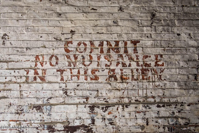 Building Photo - 209 Bond St