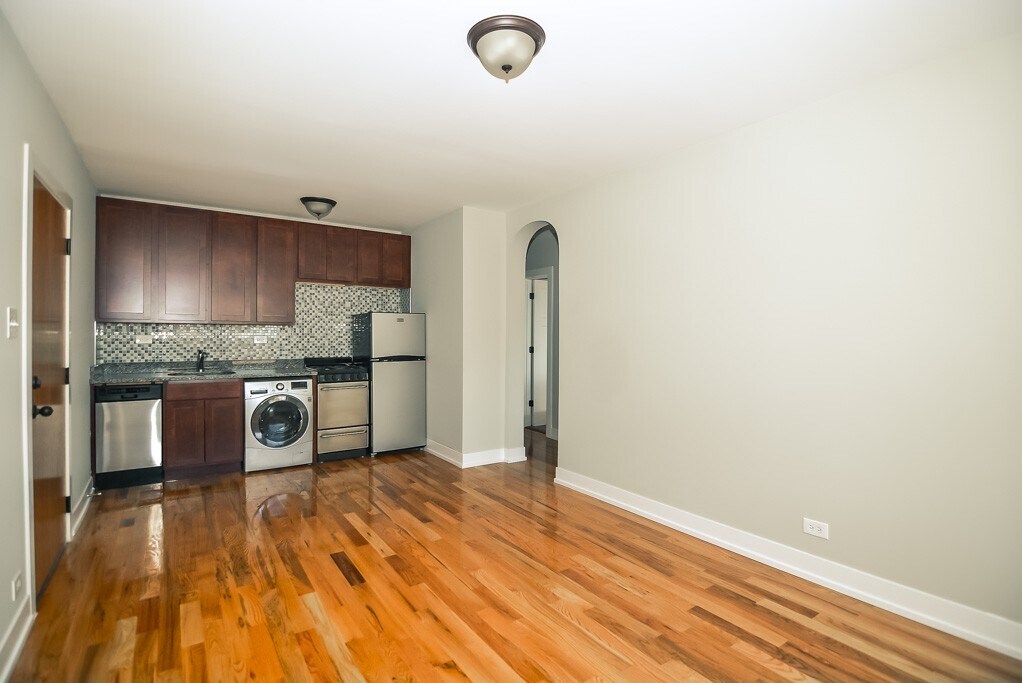 Building Photo - 555 W Arlington