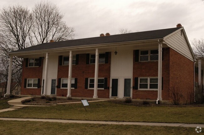 Primary Photo - 321 Oak St