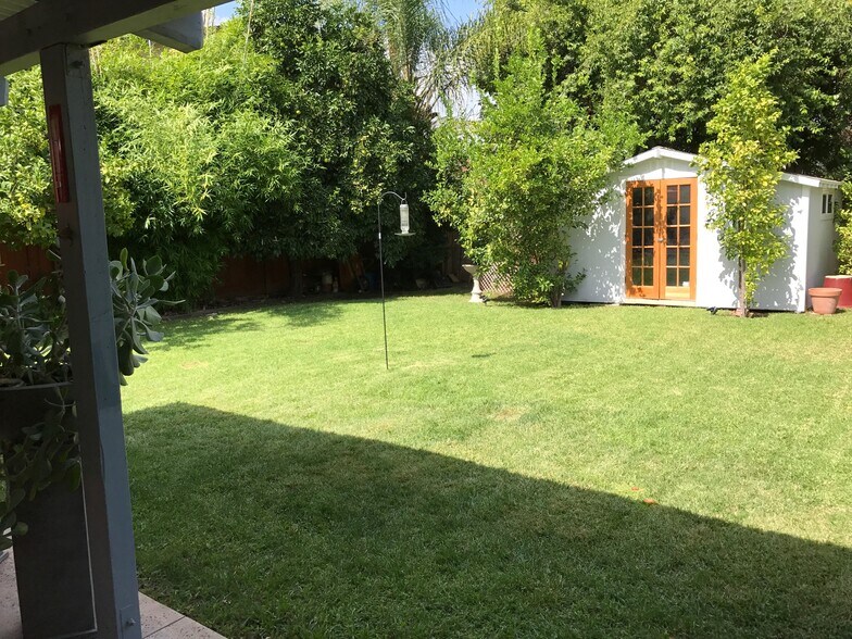 Garden shed/Office. Insulated - 22427 Clarendon St