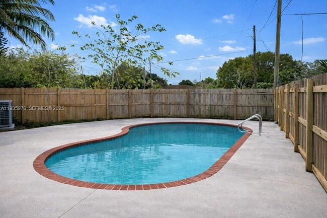 Building Photo - 701 Columbus Pkwy