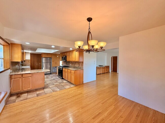 Building Photo - 5616 Marne Ave