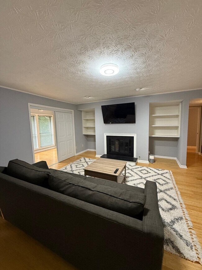 Building Photo - 202 Dunbar Dr
