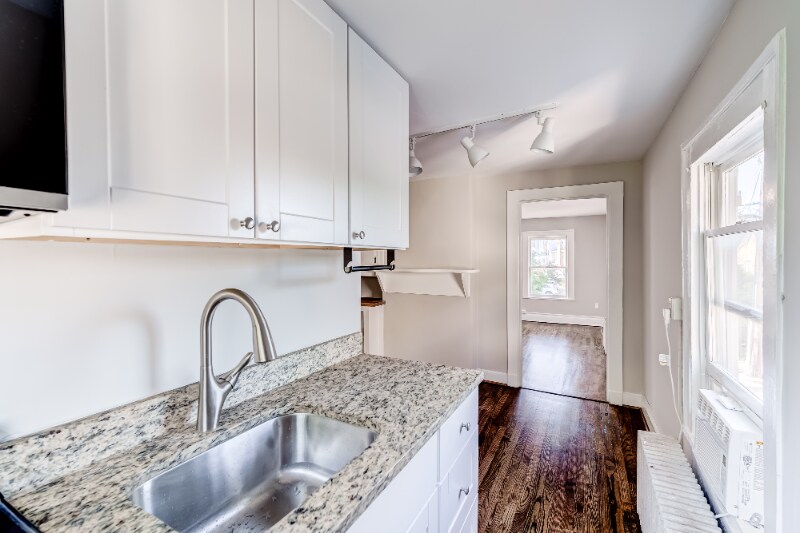 Building Photo - 206 Loudoun St SW