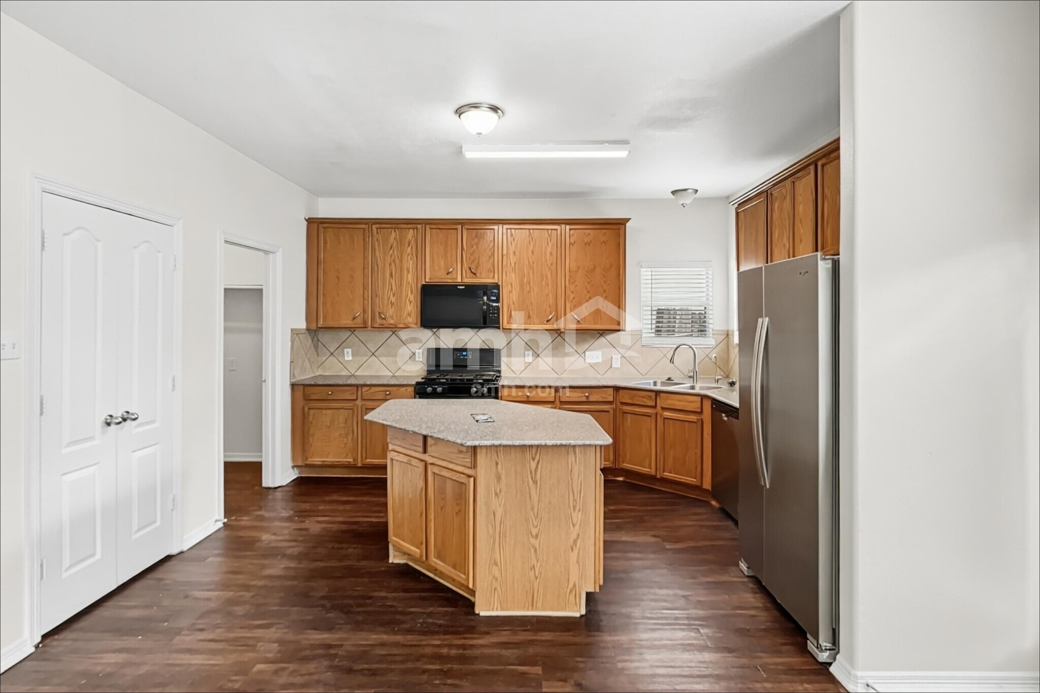 Building Photo - 2013 Briar Grove Dr