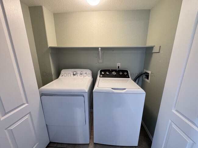 Building Photo - Beautiful 2 Bedroom Condo on the West Side of Colorado Springs