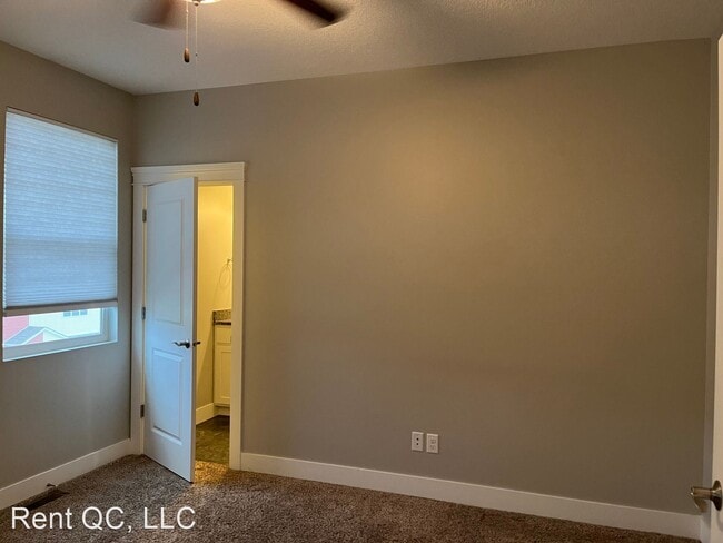 Building Photo - 2 br, 2.5 bath House - 702 Cox Court