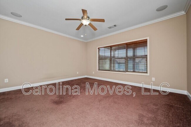 Building Photo - 213B Bell Heather Lane