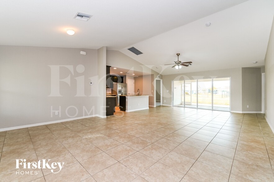 Building Photo - 617 SW 13th Terrace