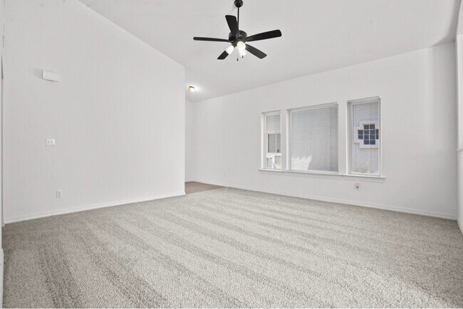 Building Photo - 608 Cedarwood Ave