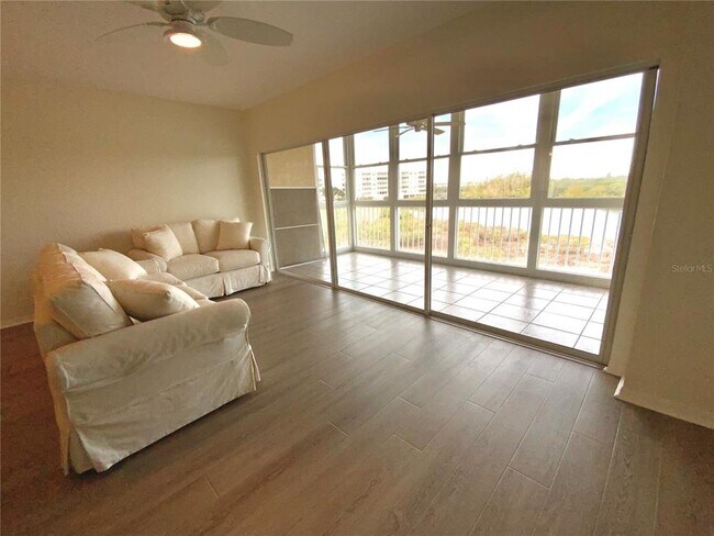 Building Photo - 6315 Shoreline Dr