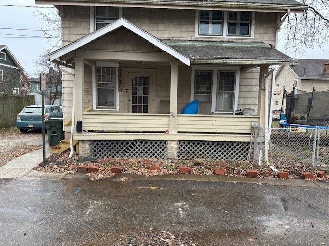 Primary Photo - 1320 Wilson Pl NW