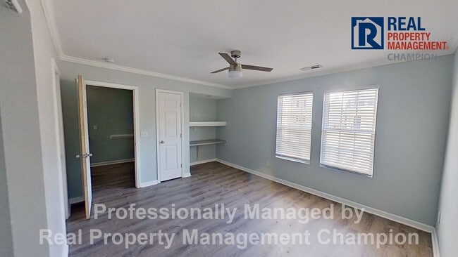 Building Photo - Cute 3 BD/2 BA Townhome Style Near UNCW