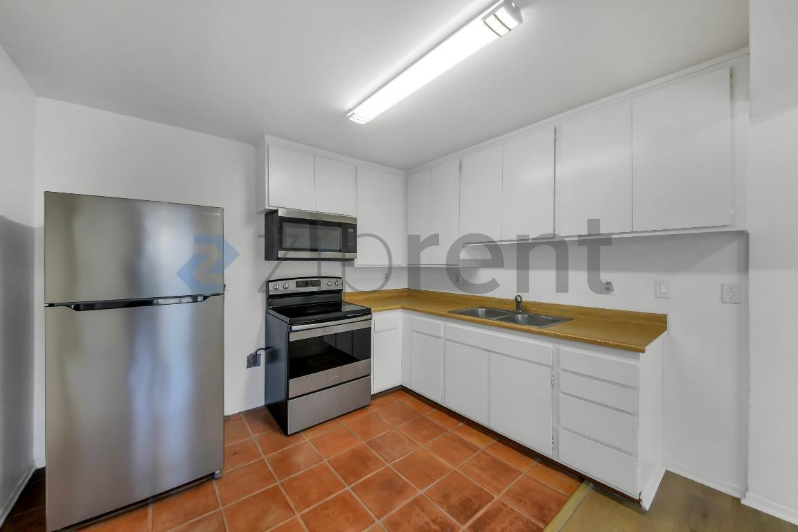 Building Photo - 265 Hollywood Blvd