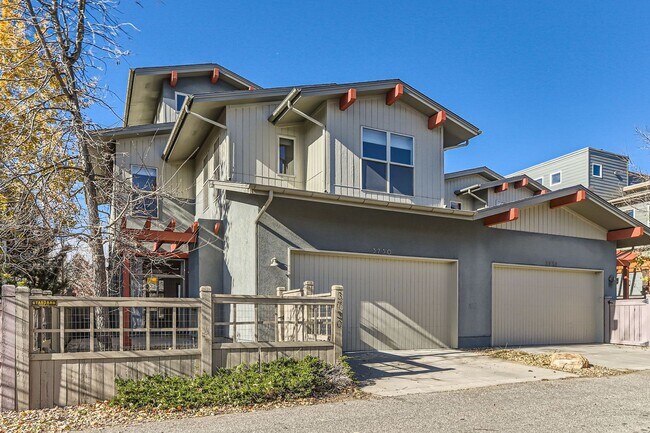 Building Photo - Modern 4-Bedroom Townhouse with Stunning Views in Boulder, CO