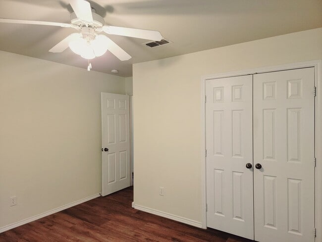 Building Photo - Spacious 3/2/2 in Frenship