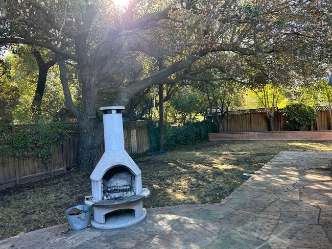 Building Photo - LOS GATOS - Beautifully upgraded property in desirable Los Gatos location, Los Gatos Schools