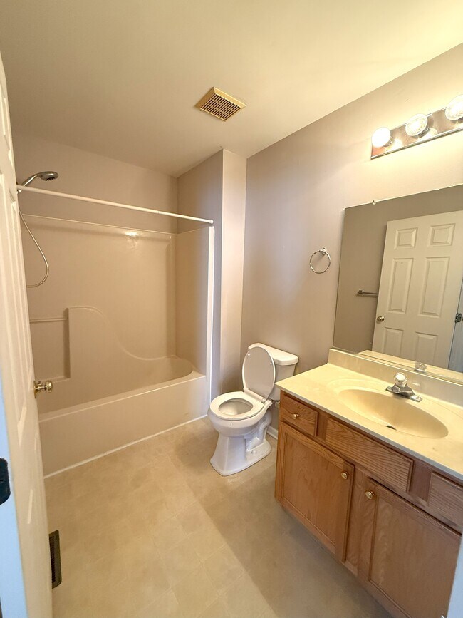 Building Photo - 379 Wheatfield Cir