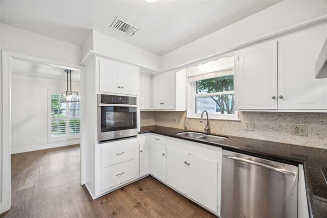 Building Photo - 12515 Woodthorpe Ln