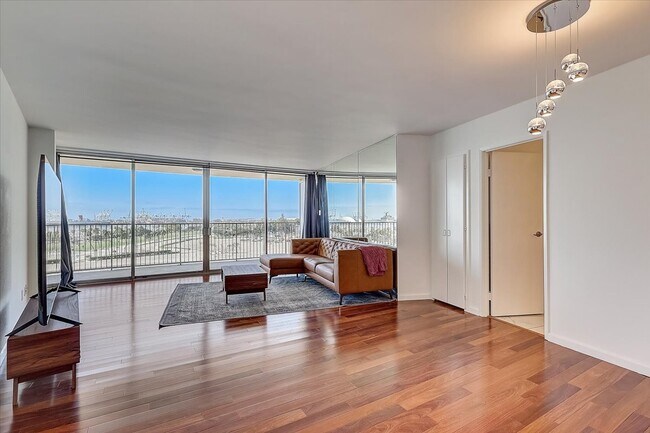Building Photo - 700 E Ocean Blvd