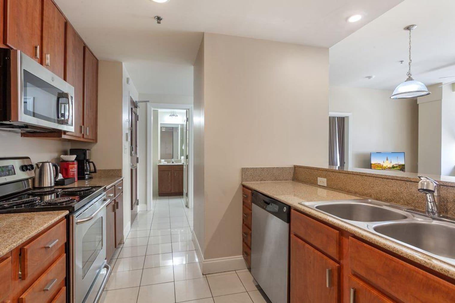 Building Photo - 925 Common St