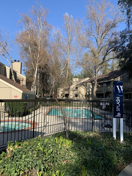 Building Photo - Waters Edge Apartments