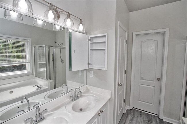 Building Photo - 2210 Orchard Park Cir NW
