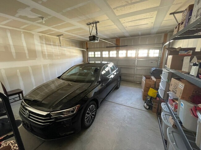 Building Photo - Like new 3 Bedroom townhouse with 2 car ga...
