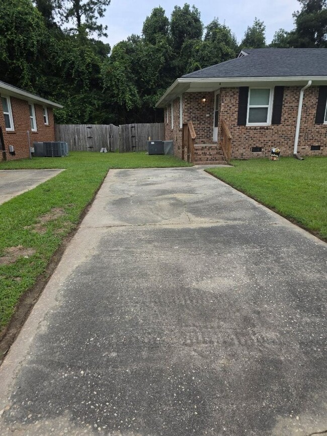 Building Photo - 3116 Plantation Dr