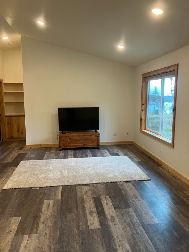 Building Photo - 3764 Biz Point Rd