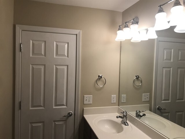 Building Photo - 811 Greenwood Crossing