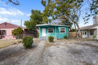 Building Photo - 3bdrm/1.5bath House with large shed** ** S...