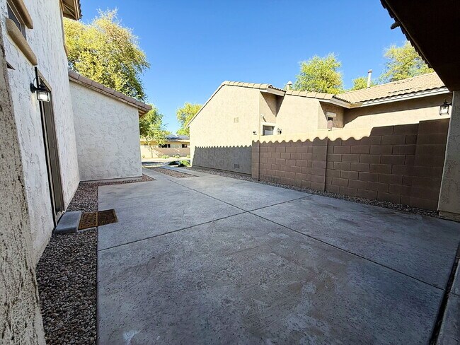 Building Photo - Charming Glendale Home with Spacious Lot & Prime West Valley Location!