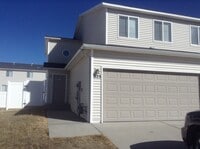 Building Photo - DOG FRIENDLY, 3 BEDROOM, 2.5 BATHROOM SOUTH PARK TOWNHOUSE