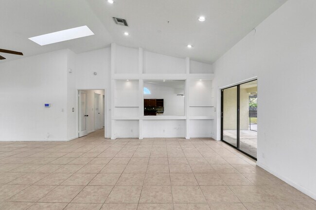 Building Photo - 14616 Autumn Ave