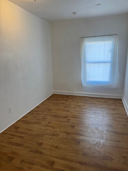 Building Photo - 256 W Florence Ave