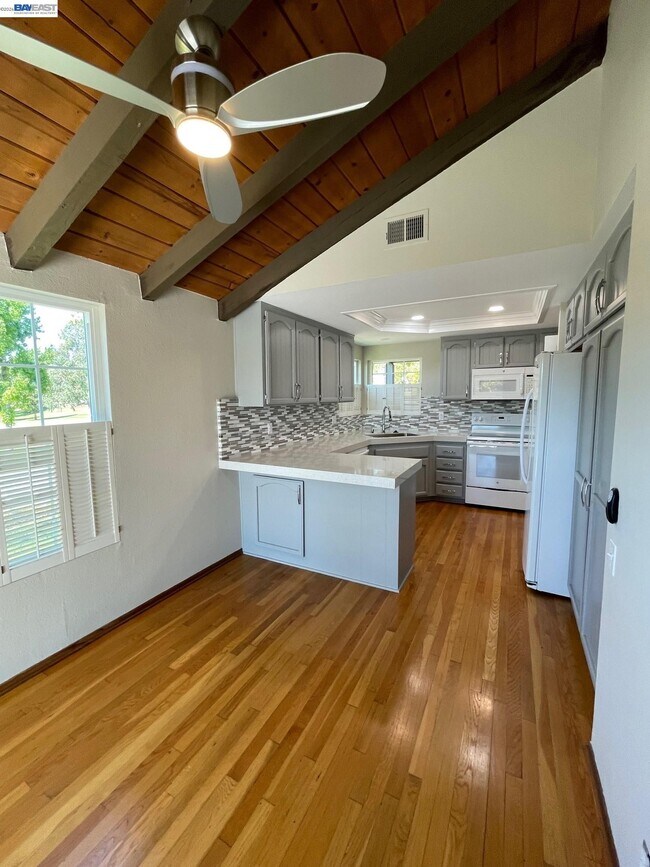 Building Photo - 701 Glen Eagle Ct