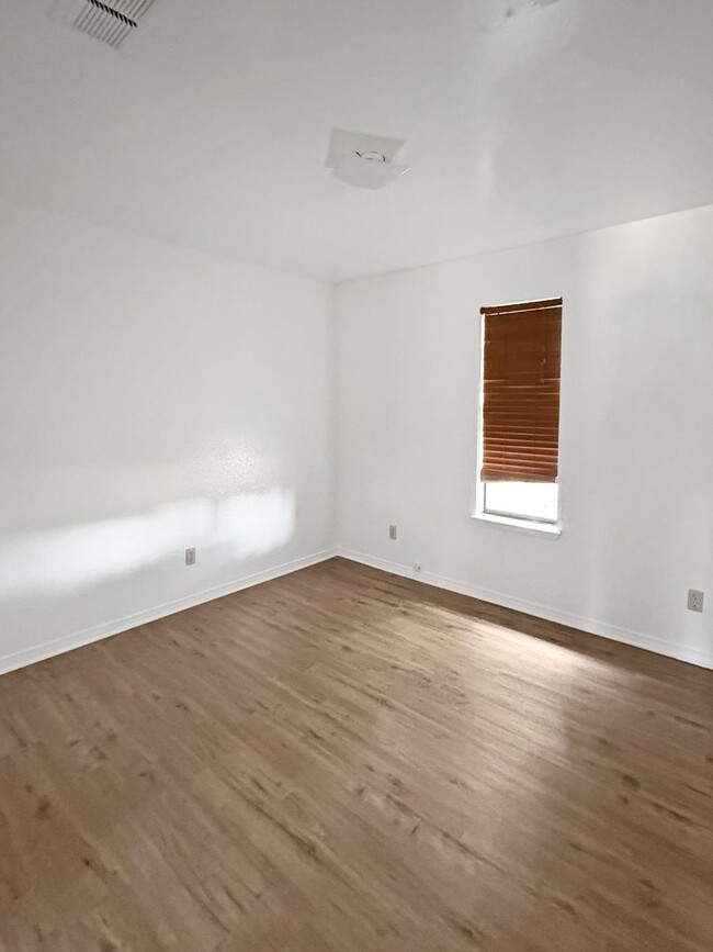 Building Photo - 4000 Mescalero Dr