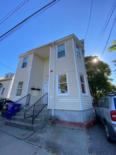 Building Photo - 27 Florence St