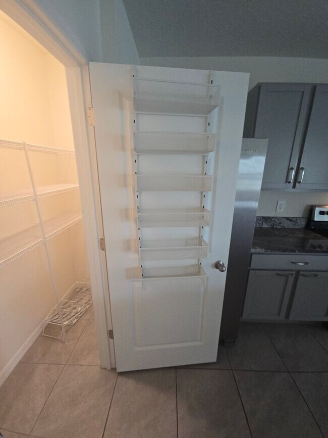 Building Photo - Gorgeous 3-Bedroom, 2-Bathroom Townhouse in Bradenton