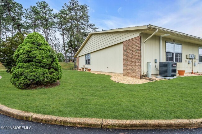 Building Photo - 15 Yorkshire Ct