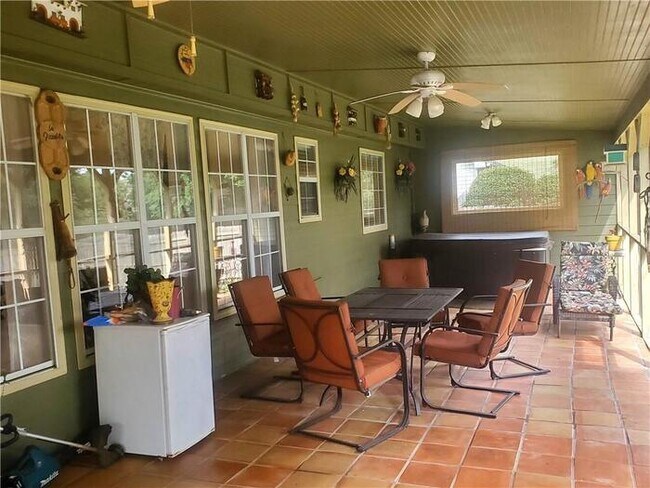 Building Photo - House - 4.5 beds 2 baths.