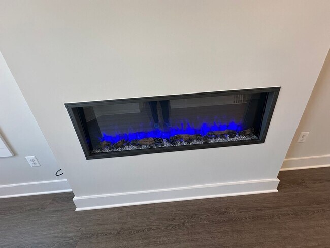 Building Photo - For Rent: Luxurious Short Pump Condo at Gateway Square - $3,200/Month.