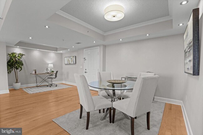 Building Photo - 1220 N Fillmore St