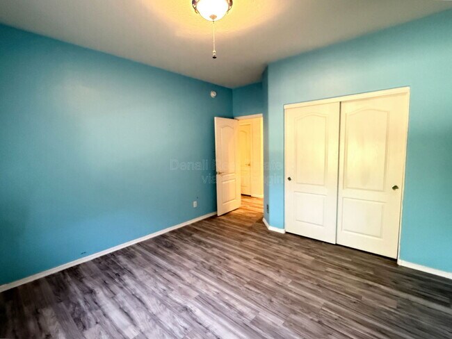 Building Photo - 9786 S La Rosa Dr