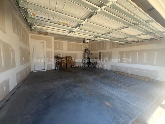 Building Photo - 7111 Wayfarer Dr