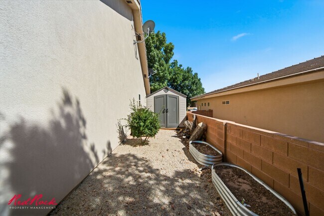 Building Photo - 3304 W Palomar