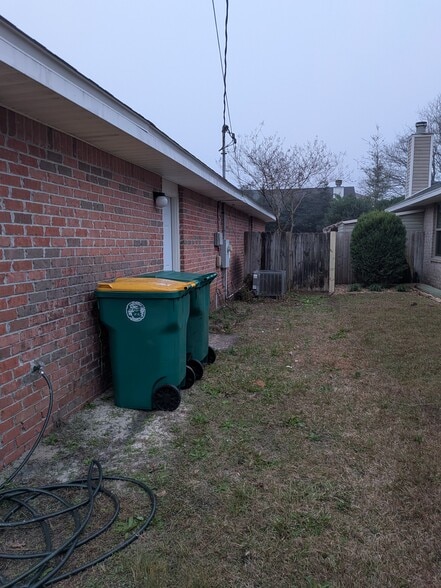 Side yard - 574 Rough Leaf Ln