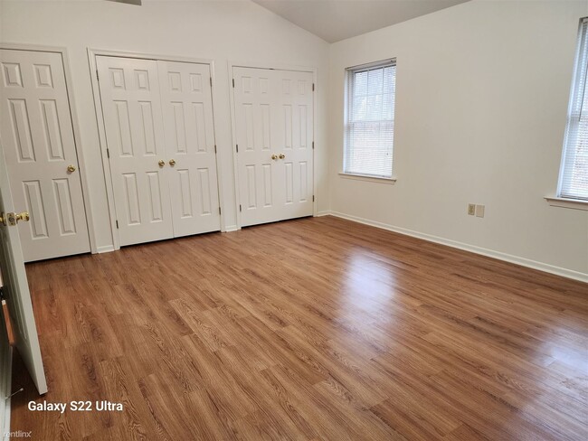 Building Photo - 3 br, 2.5 bath Townhome - 1585 Pinewind Drive